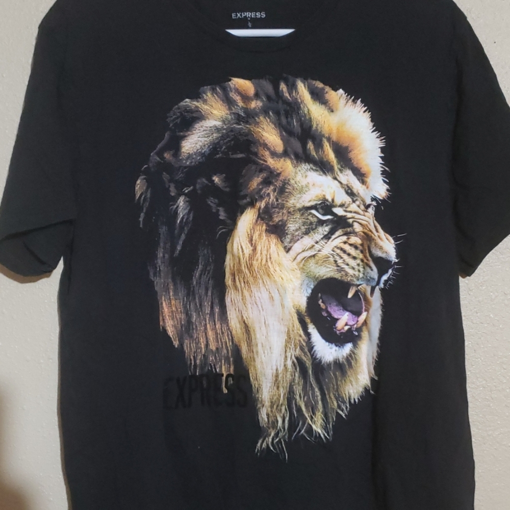 Express lion t-shirt